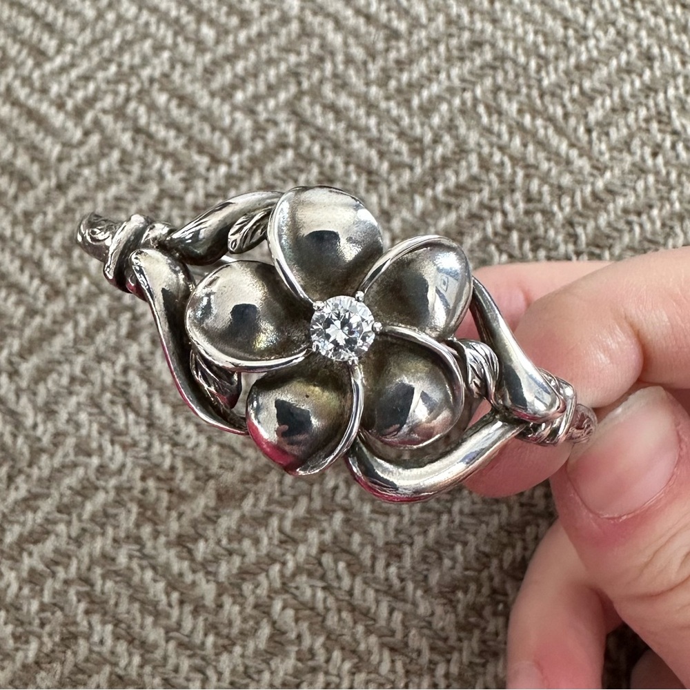 Elegant Silver Floral Ring